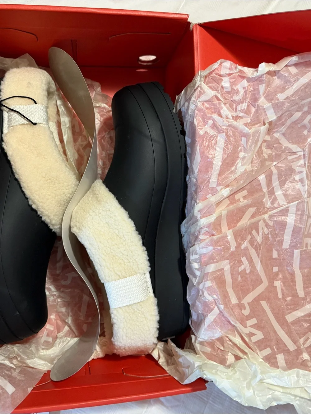 Hunter Black Insulated Clog with Cream Lining